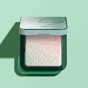 Natasha Denona  PASTEL PLEXI GLOW HIGHLIGHTER